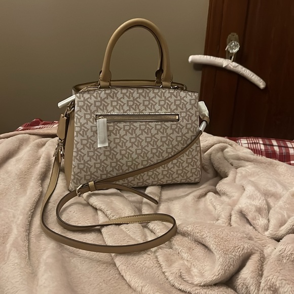 DKNY PURSE - Picture 3 of 4